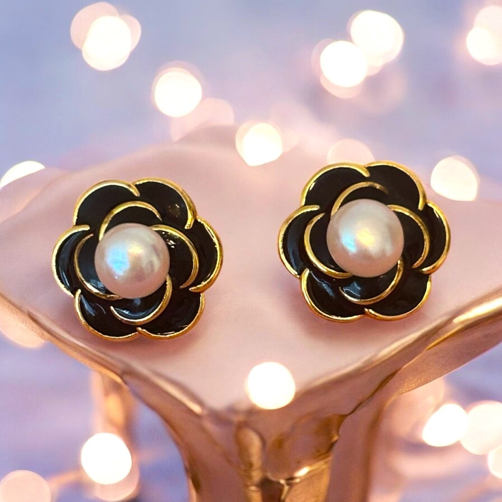 Elegant Black and Gold Floral Freshwater Pearl Earrings